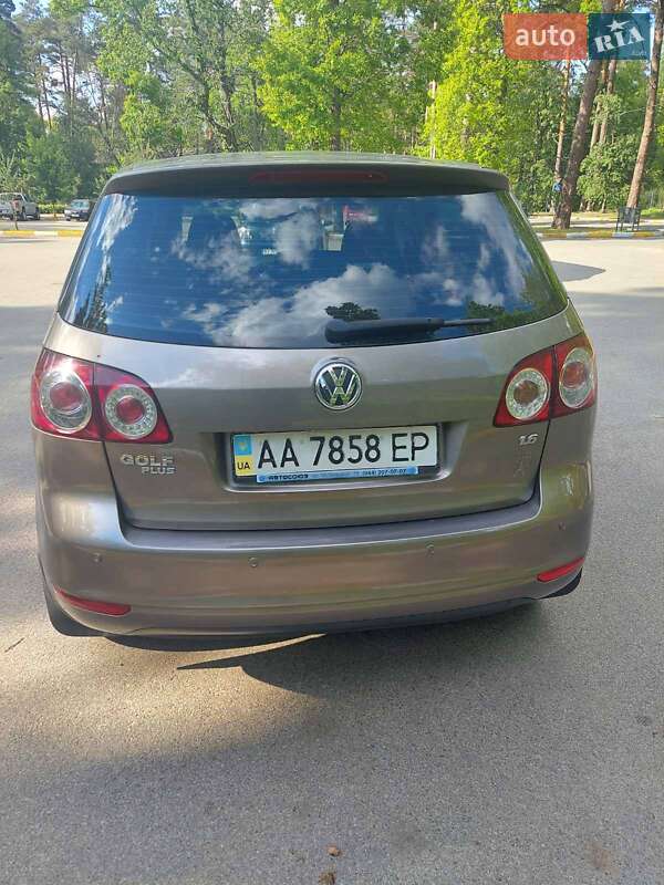 Хетчбек Volkswagen Golf 2010 в Києві