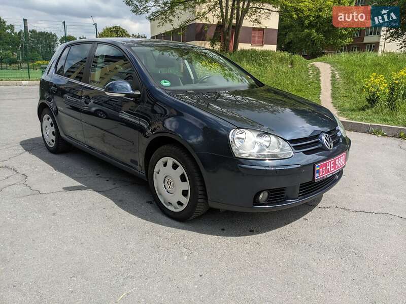 Хетчбек Volkswagen Golf 2008 в Звягелі