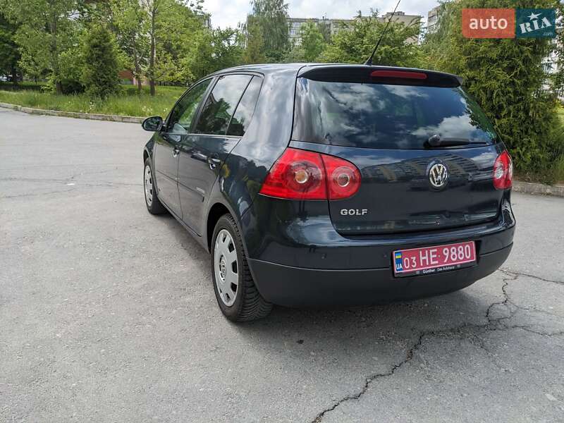 Хетчбек Volkswagen Golf 2008 в Звягелі
