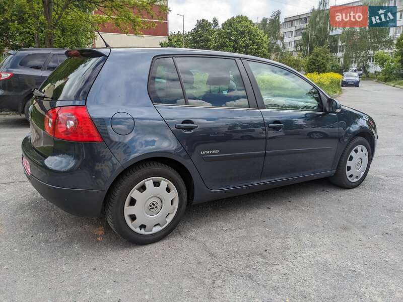 Хетчбек Volkswagen Golf 2008 в Звягелі