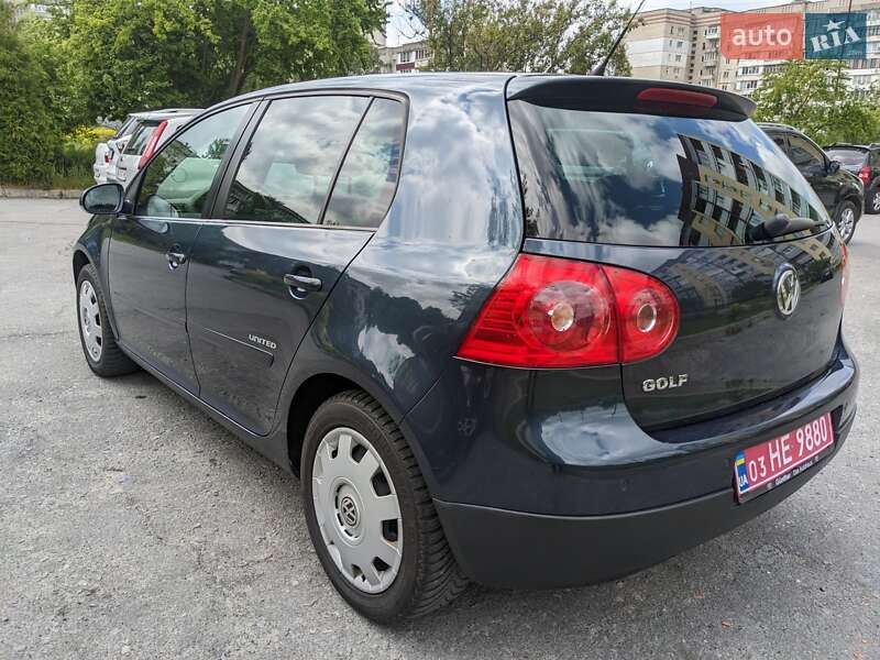 Хетчбек Volkswagen Golf 2008 в Звягелі