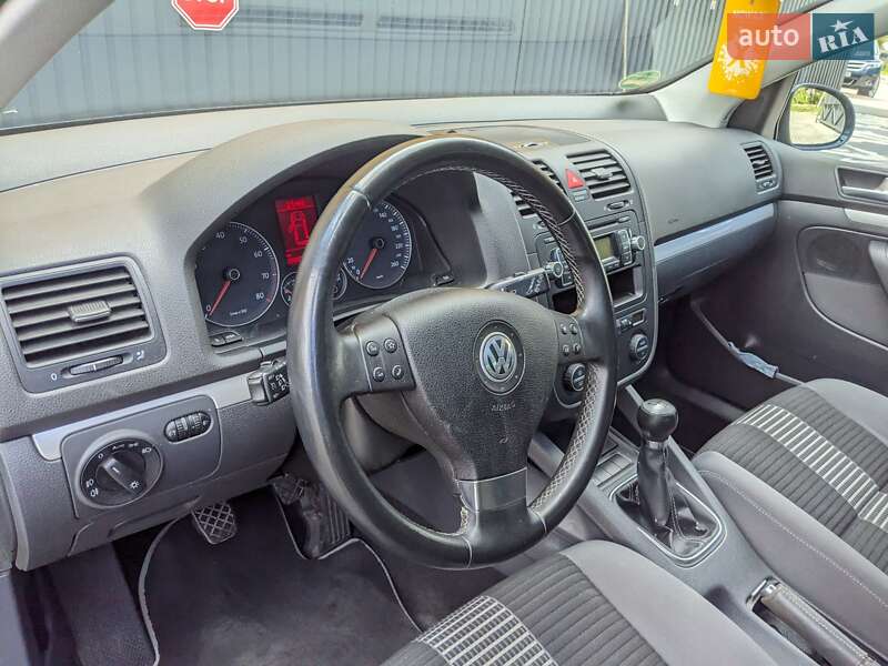 Хетчбек Volkswagen Golf 2008 в Звягелі