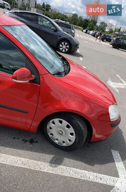Хетчбек Volkswagen Golf 2005 в 