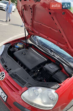 Хетчбек Volkswagen Golf 2005 в 