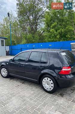 Хетчбек Volkswagen Golf 2002 в 