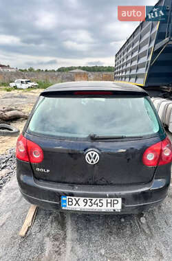 Хэтчбек Volkswagen Golf 2004 в 