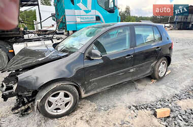 Хэтчбек Volkswagen Golf 2004 в 