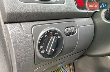 Хетчбек Volkswagen Golf 2006 в 