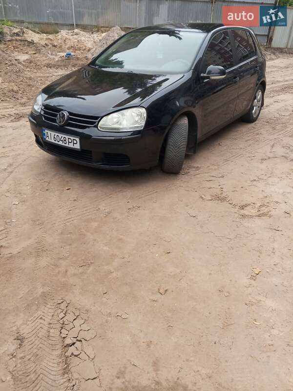 Хэтчбек Volkswagen Golf 2005 в Киеве