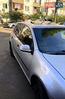 Хетчбек Volkswagen Golf 2004 в 