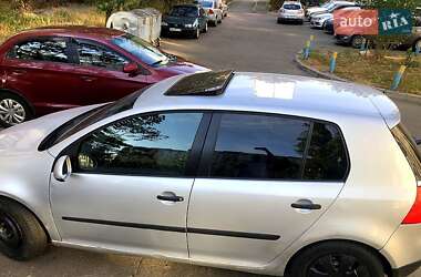 Хетчбек Volkswagen Golf 2004 в 