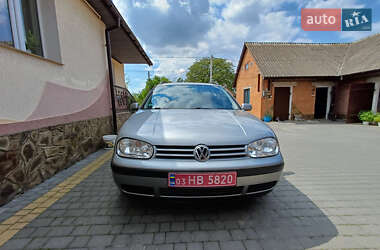 Універсал Volkswagen Golf 2002 в Луцьку