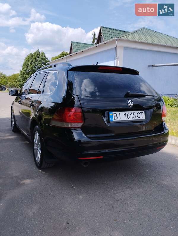 Універсал Volkswagen Golf 2010 в Полтаві