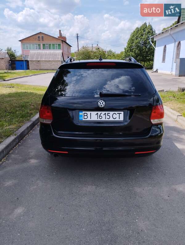 Універсал Volkswagen Golf 2010 в Полтаві