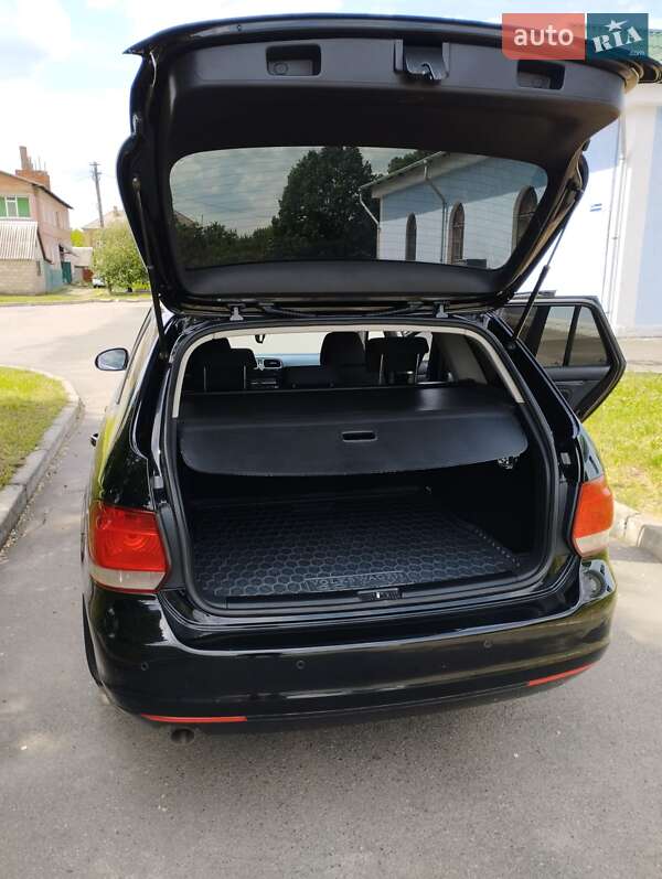 Універсал Volkswagen Golf 2010 в Полтаві