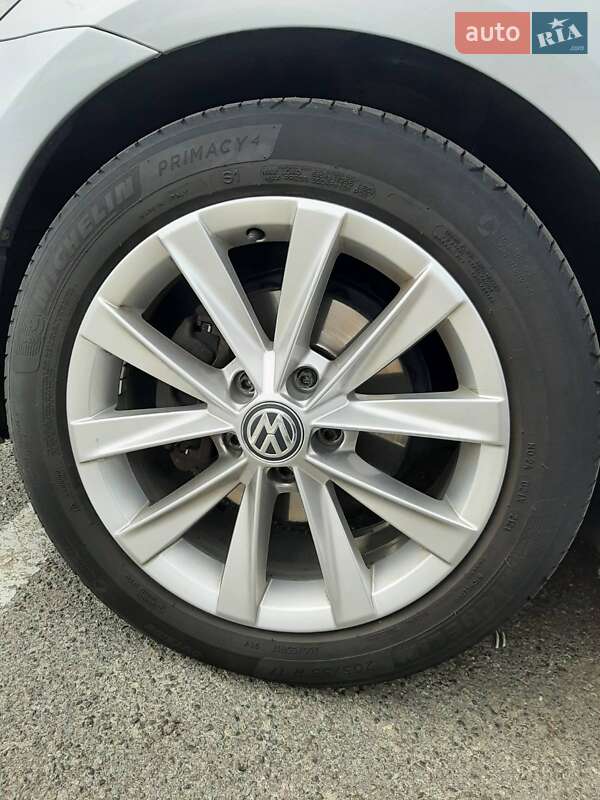 Універсал Volkswagen Golf 2016 в Києві
