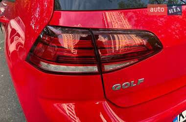 Хетчбек Volkswagen Golf 2017 в 