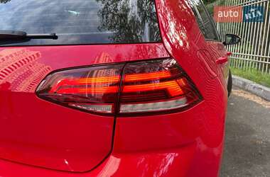 Хетчбек Volkswagen Golf 2017 в 