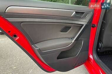 Хетчбек Volkswagen Golf 2017 в 