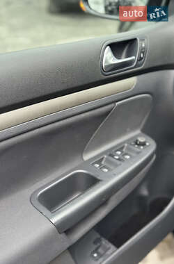 Хэтчбек Volkswagen Golf 2008 в 