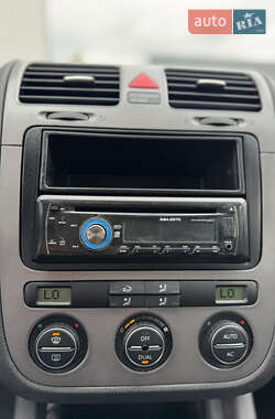 Хэтчбек Volkswagen Golf 2008 в 