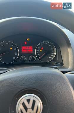 Хэтчбек Volkswagen Golf 2004 в 