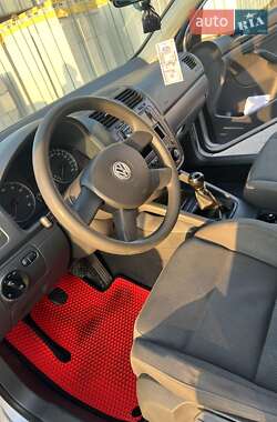 Хэтчбек Volkswagen Golf 2004 в 