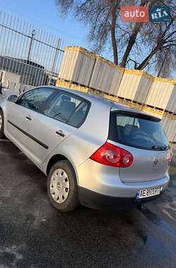 Хэтчбек Volkswagen Golf 2004 в 