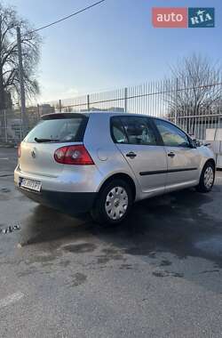Хэтчбек Volkswagen Golf 2004 в 
