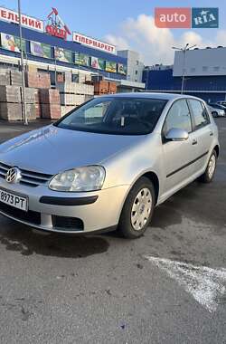 Хэтчбек Volkswagen Golf 2004 в 