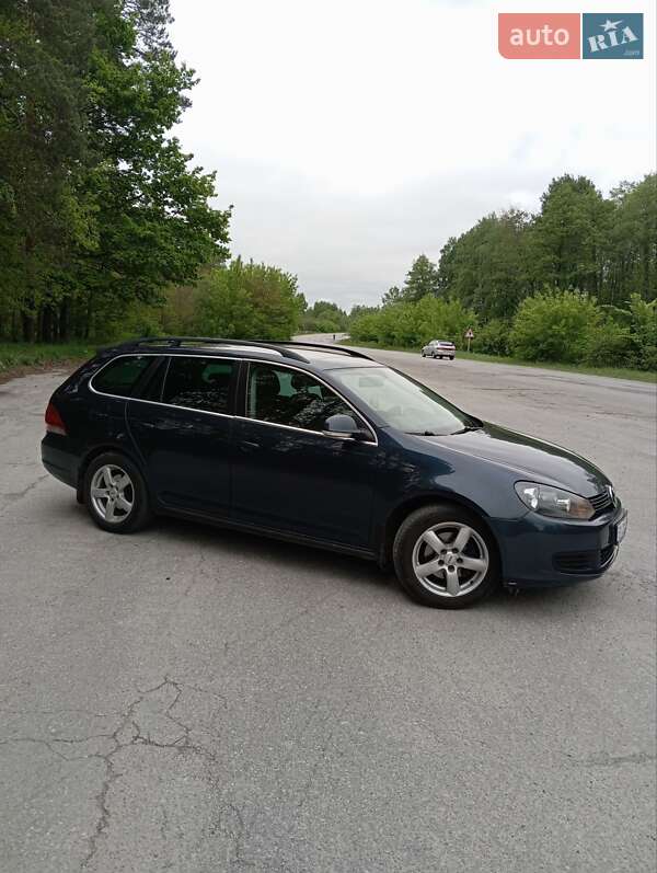Универсал Volkswagen Golf 2010 в Полонном