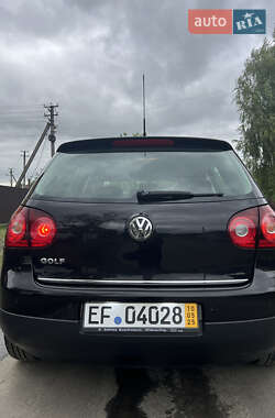 Хэтчбек Volkswagen Golf 2009 в 