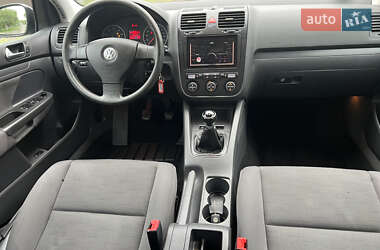 Хэтчбек Volkswagen Golf 2009 в 