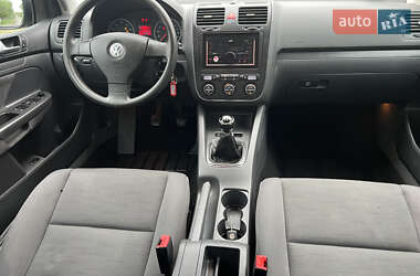 Хэтчбек Volkswagen Golf 2009 в 