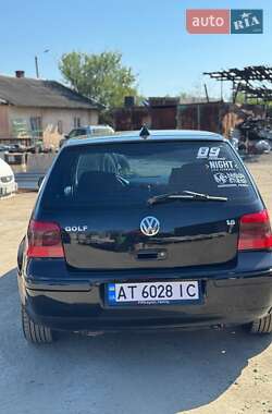 Хэтчбек Volkswagen Golf 1999 в 
