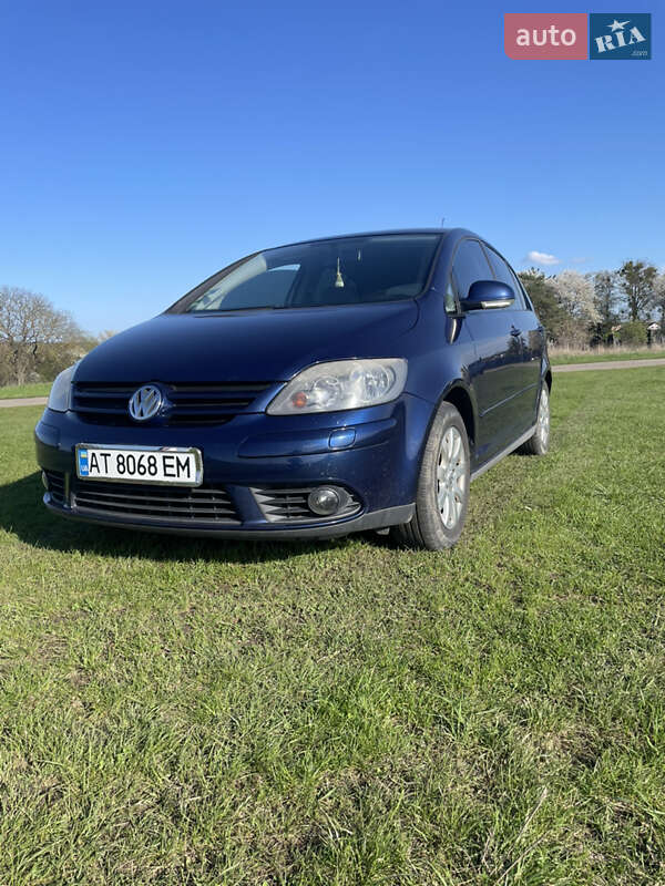 Хэтчбек Volkswagen Golf 2005 в 