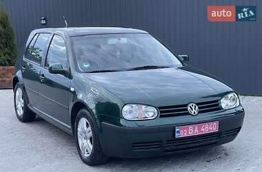 Хэтчбек Volkswagen Golf 2003 в 