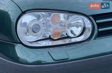 Хэтчбек Volkswagen Golf 2003 в 
