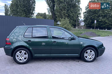 Хэтчбек Volkswagen Golf 2003 в 