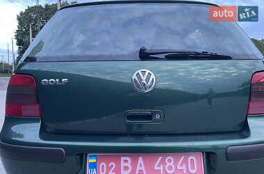 Хэтчбек Volkswagen Golf 2003 в 