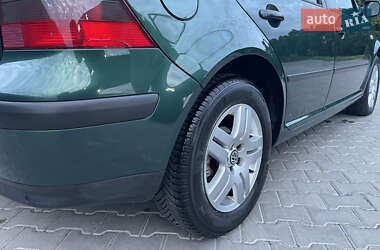 Хэтчбек Volkswagen Golf 2003 в 