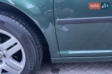 Хэтчбек Volkswagen Golf 2003 в 