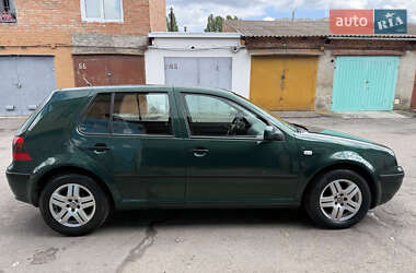 Хэтчбек Volkswagen Golf 2003 в 
