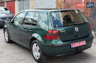 Хэтчбек Volkswagen Golf 2003 в 