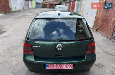 Хэтчбек Volkswagen Golf 2003 в 