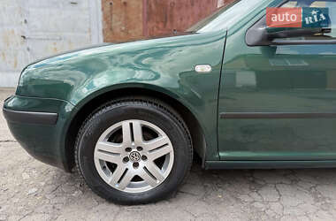 Хэтчбек Volkswagen Golf 2003 в 