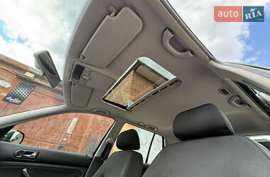 Хэтчбек Volkswagen Golf 2003 в 