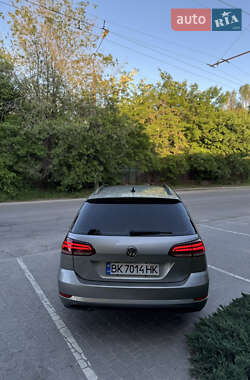 Універсал Volkswagen Golf 2017 в 