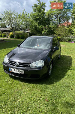 Хетчбек Volkswagen Golf 2004 в Львові