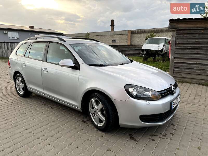 Універсал Volkswagen Golf 2011 в Березному